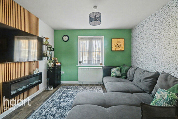 2 Bedroom Flat For Sale In Windermere Avenue, Purfleet, RM19