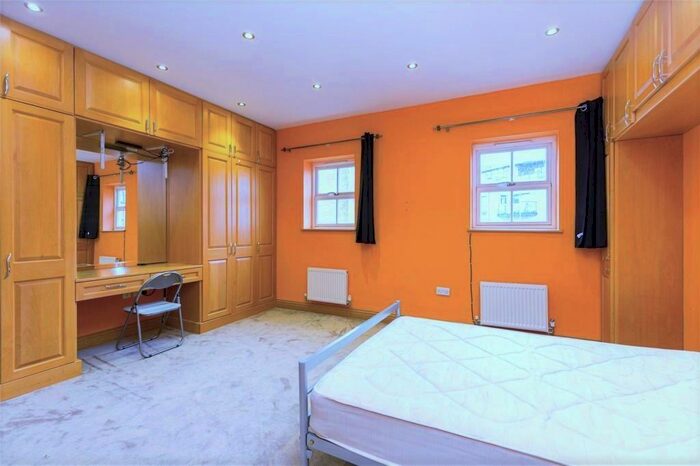 Apartment To Rent In Inc. All Bills Busby Place, Kentish Town, London, NW5