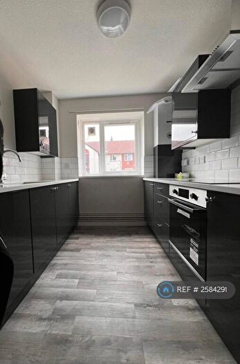 3 Bedroom Flat To Rent In Knights Court, Salford, M5