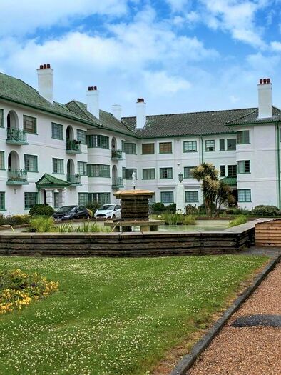 2 Bedroom Flat To Rent In Pinner Court, Pinner, HA5