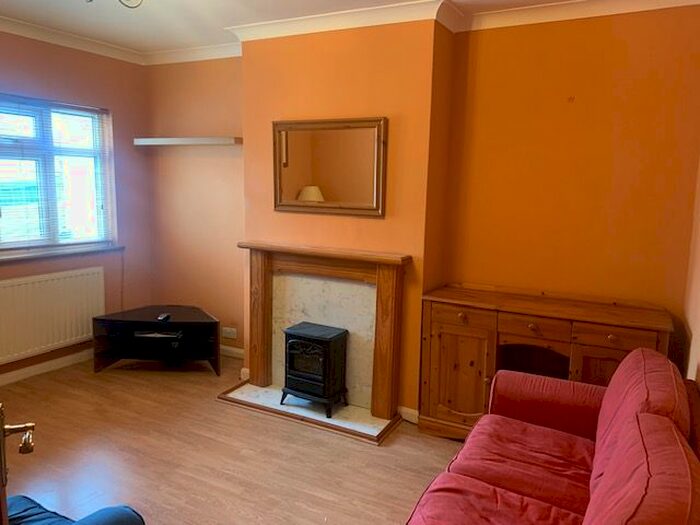 2 Bedroom Flat To Rent In St Marys Lane, Upminster, Essex, RM14