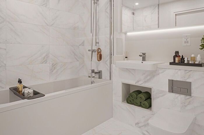 1 Bedroom Flat For Sale In Hayes Village, Nestles Avenue, Hayes, UB3