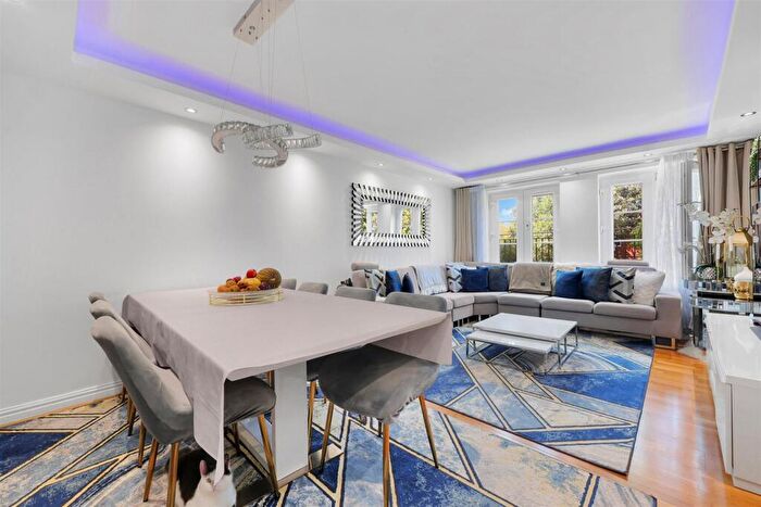 2 Bedroom Flat To Rent In Dover Close, London, NW2