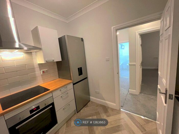 2 Bedroom Flat To Rent In Canadian Avenue, London, SE6