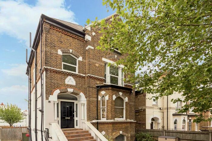 1 Bedroom Flat To Rent In Leamington Park, London, W3