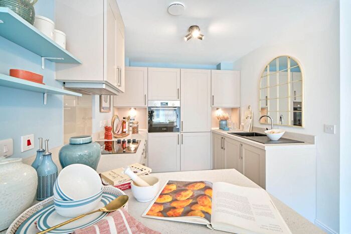 2 Bedroom Flat To Rent In Rickmansworth, WD3