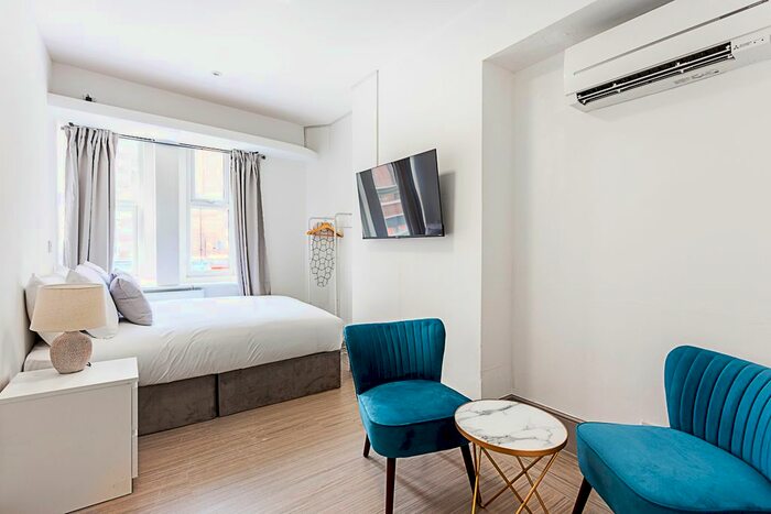 Studio To Rent In Bond Street, London, W5