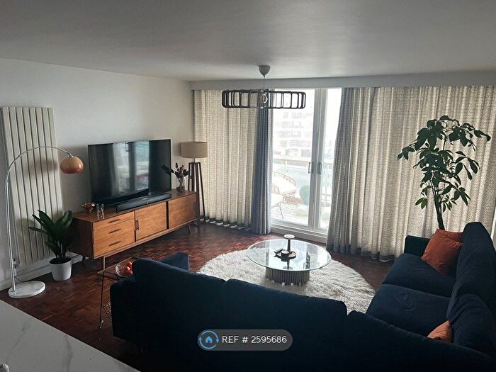 2 Bedroom Flat To Rent In Sussex Heights, Brighton, BN1