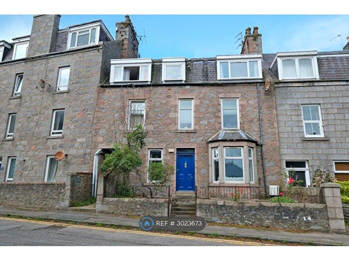 3 Bedroom Flat To Rent In Orchard Place, Aberdeen, AB24