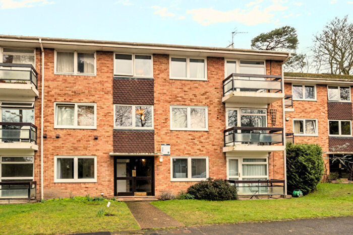 2 Bedroom Apartment To Rent In Hillbrook Gardens, Weybridge, KT13