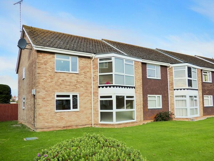 2 Bedroom Flat To Rent In Coppets Wood, Fontwell Close, Rustington, BN16