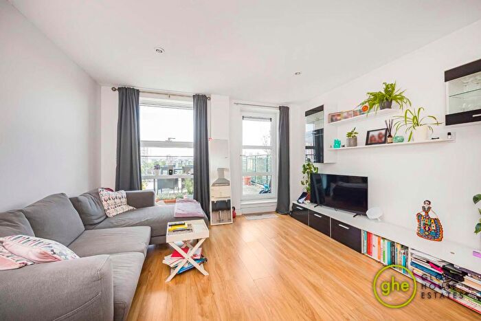 2 Bedroom Flat To Rent In Wandsworth Road, Nine Elms, London, SW8