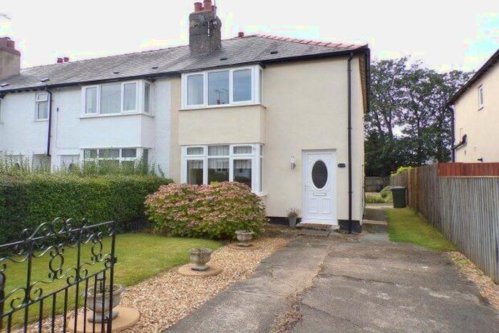 2 Bedroom Property To Rent In Moorfield Drive, Neston, CH64