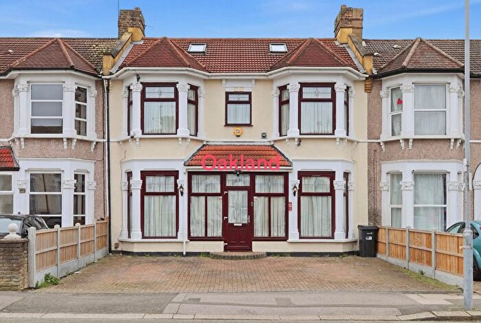 7 Bedroom Terraced House For Sale In Elgin Road, Ilford, IG3