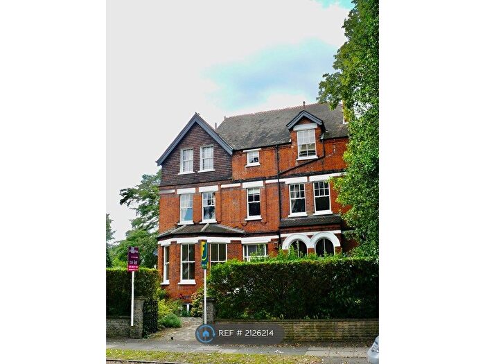 2 Bedroom Flat To Rent In The Drive, London, SW20