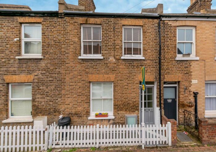 1 Bedroom Flat To Rent In Leverson Street, Streatham, London, SW16