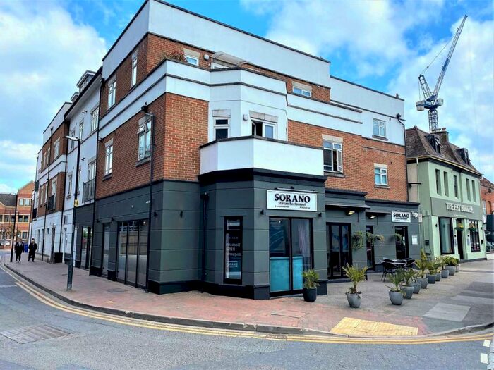 2 Bedroom Flat To Rent In Crown Lane, Maidenhead, SL6