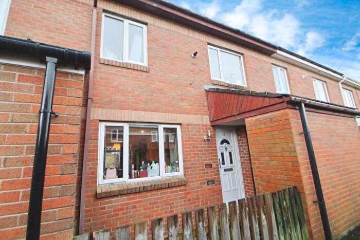 2 Bedroom Terraced House For Sale In Edale Bank, Glossop, Derbyshire, SK13