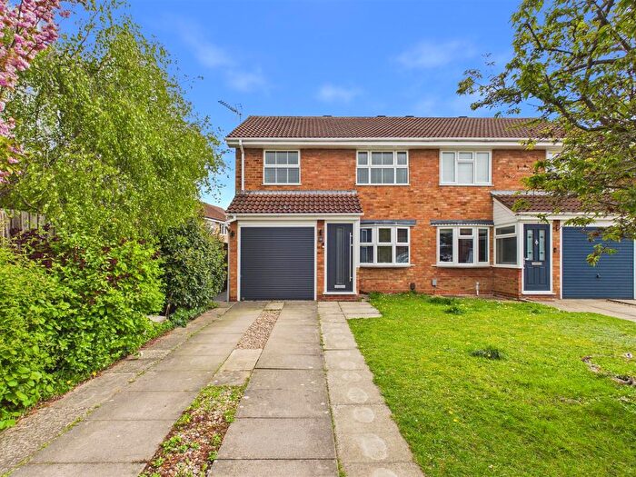 3 Bedroom Semi Detached House For Sale In David Close, Stoke Grange, Aylesbury, HP21