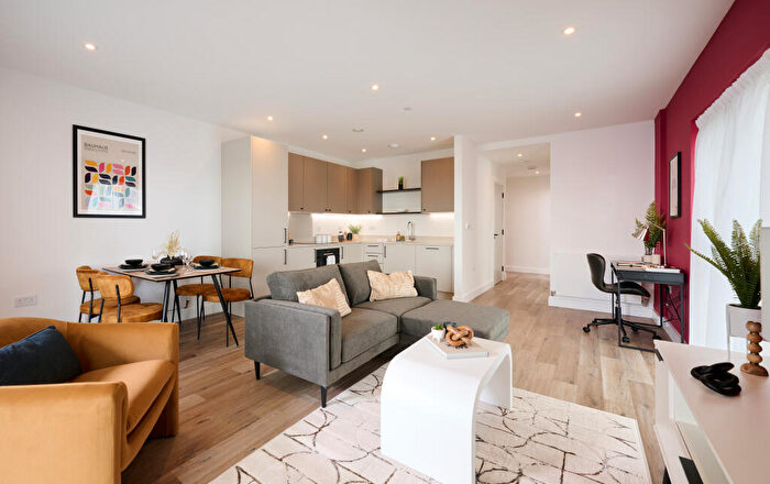 2 Bedroom Apartment For Sale In Green Park Village & Bankside Gardens, Flagstaff Road, Reading, RG2