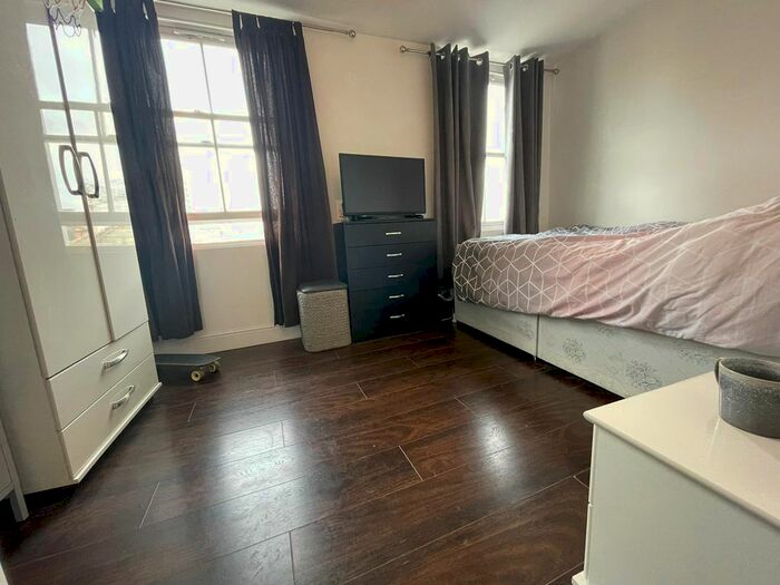 4 Bedroom Flat To Rent In Whitechapel Road, London, E1