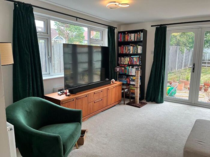 3 Bedroom Semi-Detached House For Sale In Vale Road, London, KT4