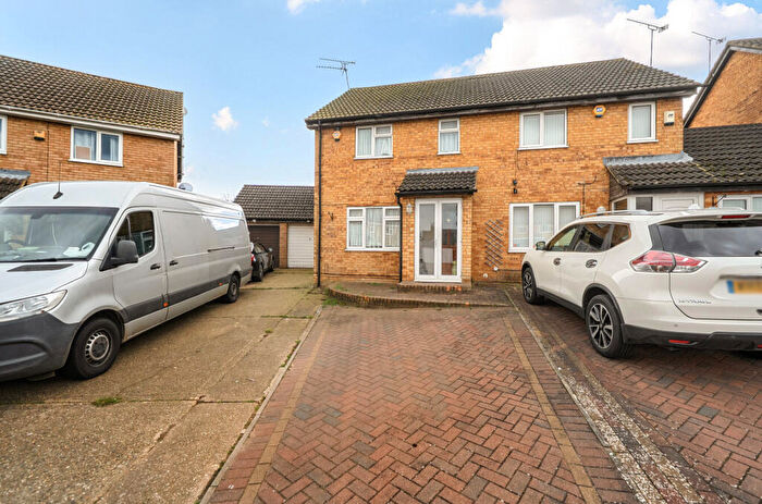 3 Bedroom Semi Detached House For Sale In Partridge Close, Luton, Bedfordshire, LU4