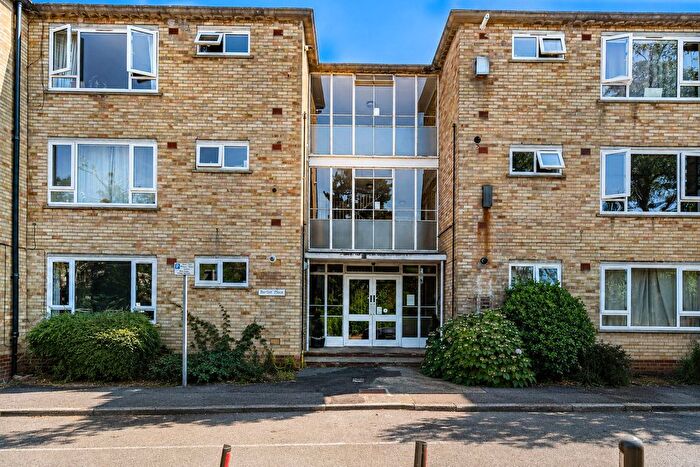 2 Bedroom Flat For Sale In London Road, Guildford, Surrey, GU4