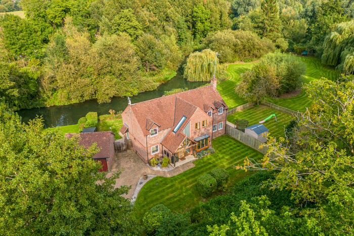 4 Bedroom Detached House For Sale In Dewe Lane, Burghfield, Reading, Berkshire, RG30