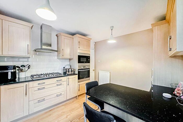 3 Bedroom Bungalow For Sale In Grassam Close, Preston, Hull, HU12