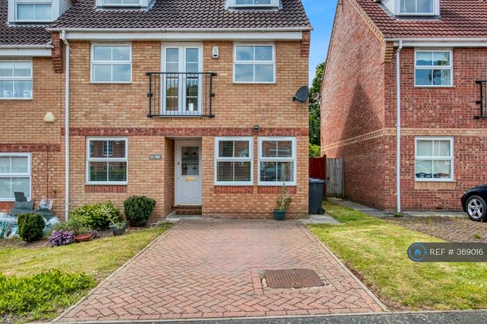 3 Bedroom End Of Terrace House To Rent In Darlands Drive, Barnet, EN5