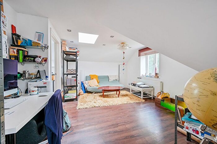 1 Bedroom Flat To Rent In Southfield Road, Chiswick, London, W4