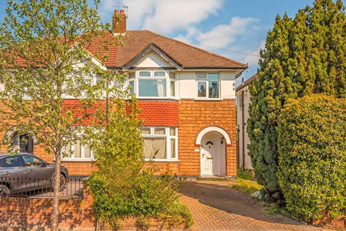 3 Bedroom Semi Detached House To Rent In Dumbreck Road, London, SE9