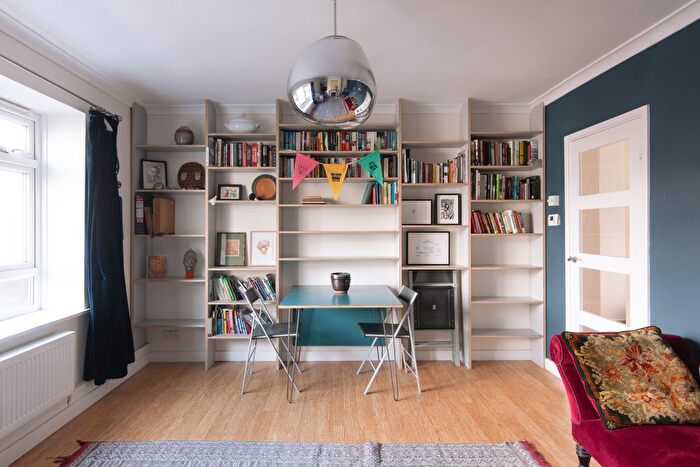 2 Bedroom Flat To Rent In Great Suffolk Street, London, SE1