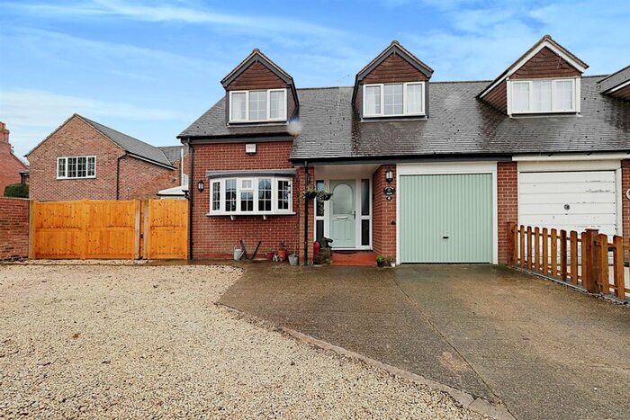 3 Bedroom Semi-Detached House For Sale In Oak Road, Thulston, Derby, DE72
