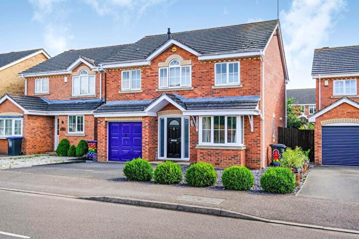 4 Bedroom Detached House To Rent In Breezehill, Wootton, Northampton, NN4