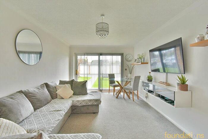 2 Bedroom Flat For Sale In Collington Lane East, Bexhill-On-Sea, TN39