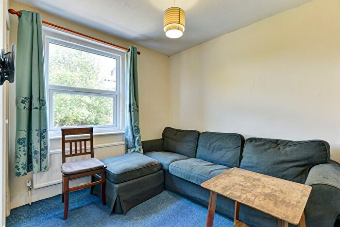 4 Bedroom Semi-Detached House To Rent In Hythe Road, Brighton, BN1