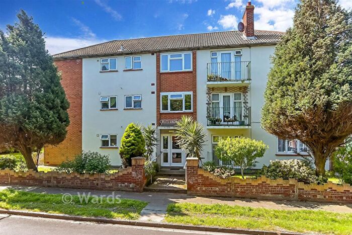 2 Bedroom Flat For Sale In Rutland Avenue, Margate, Kent, CT9