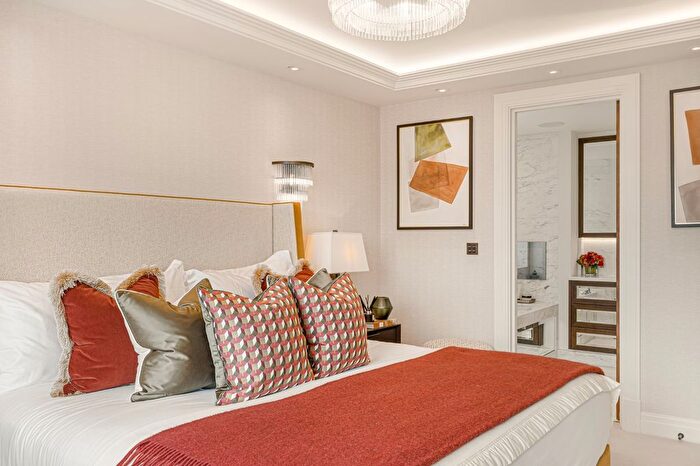 3 Bedroom Flat To Rent In Prince Of Wales Terrace, Kensington, London, United Kingdom, W8
