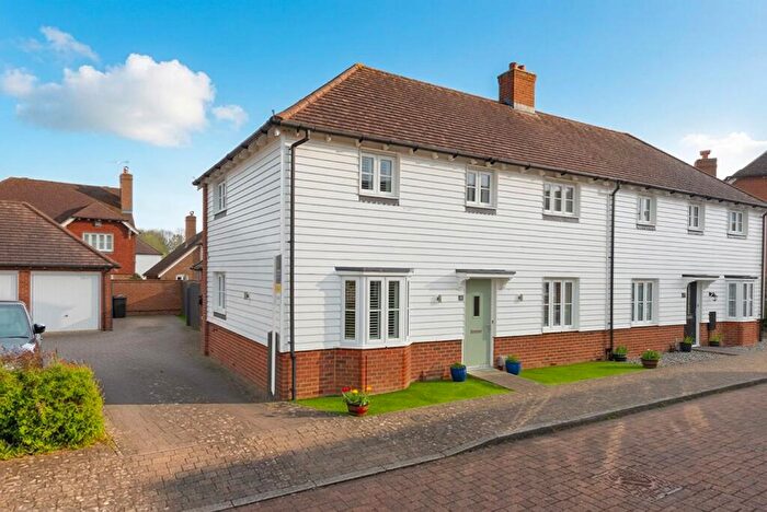 3 Bedroom Semi Detached House For Sale In Elan Close, Kings Hill, West Malling, ME19