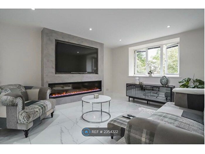 2 Bedroom Flat To Rent In Salford, Salford, M6