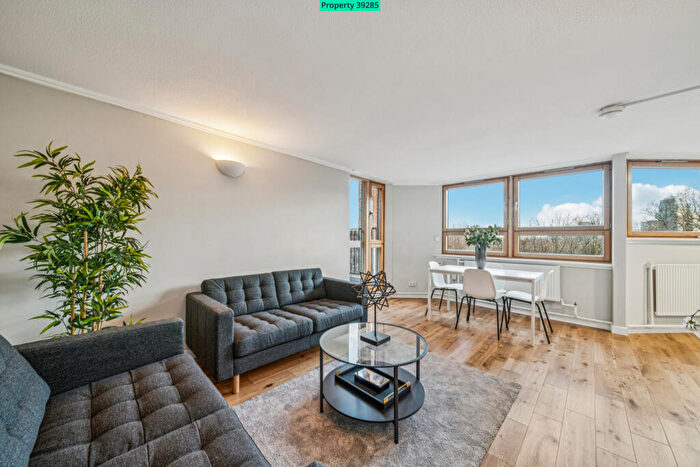 3 Bedroom Flat To Rent In Upper Whistler Walk, World's End Estate, London, SW10