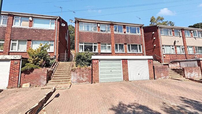 4 Bedroom Semi Detached House For Sale In Rochester Drive, Bexley, Kent, DA5