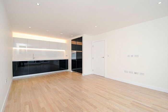 1 Bedroom Flat To Rent In Pump House Crescent, Brentford, London, TW8