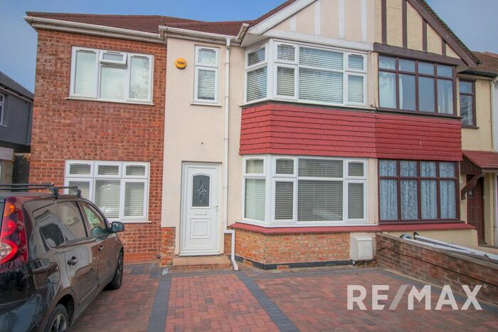 3 Bedroom End Of Terrace House To Rent In Waltham Way, Chingford, E4