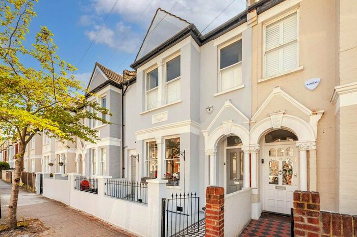 4 Bedroom Property To Rent In Strathville Road, London, SW18