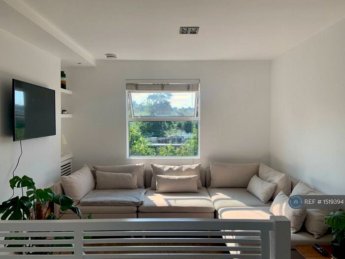 2 Bedroom Flat To Rent In Roundwood Road, London, NW10