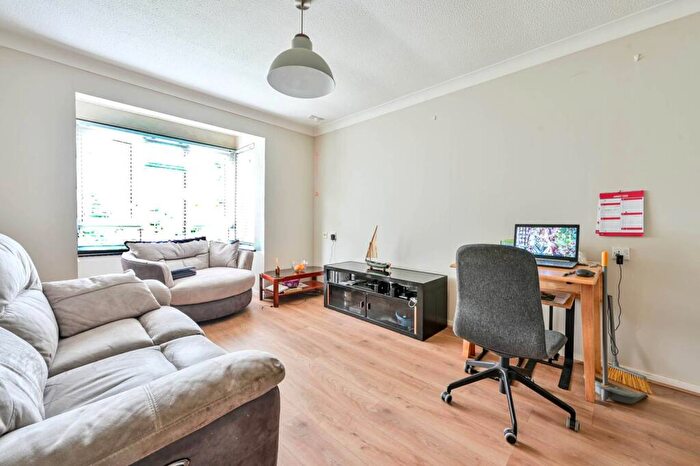 1 Bedroom Flat For Sale In Francis Court, Guildford, GU2