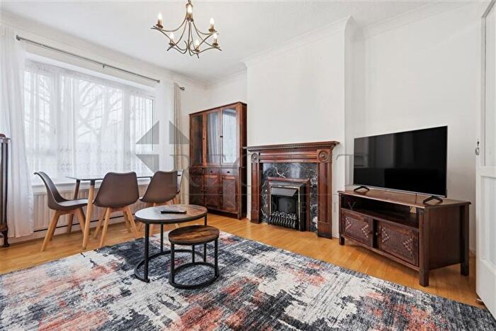 3 Bedroom Flat For Sale In Dorrit House, Kensington And Chelsea, W11